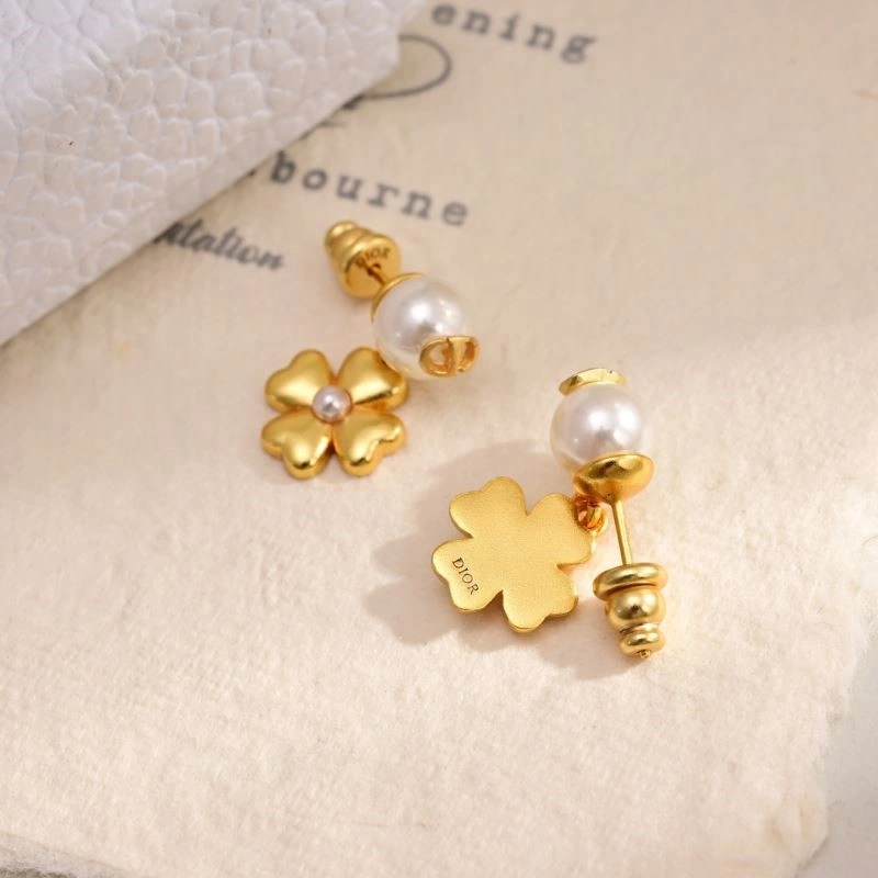 Efficient Christian Dior Earrings 233300