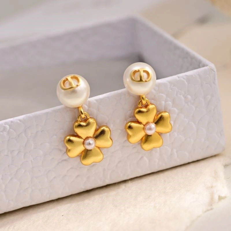 Efficient Christian Dior Earrings 233300
