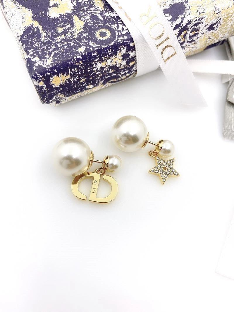 Effortless Christian Dior Earrings 233233