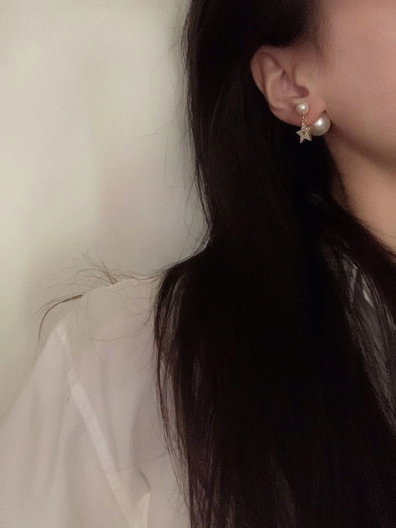 Effortless Christian Dior Earrings 233233