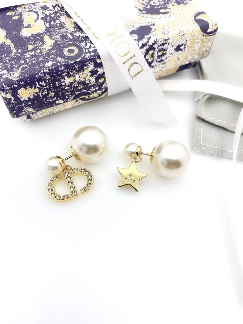 Effortless Christian Dior Earrings 233233