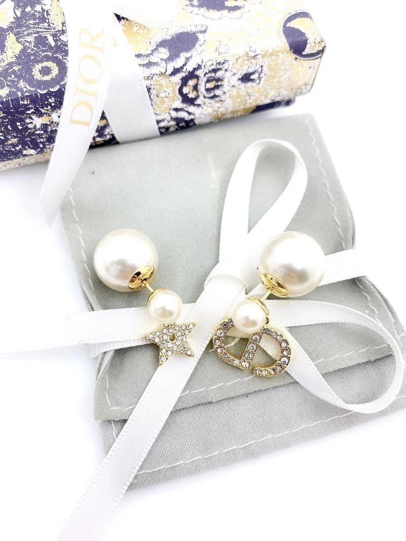 Effortless Christian Dior Earrings 233233