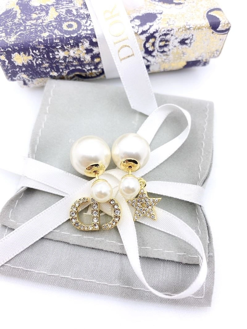 Effortless Christian Dior Earrings 233233