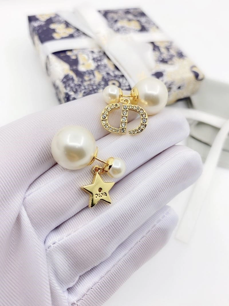 Effortless Christian Dior Earrings 233233