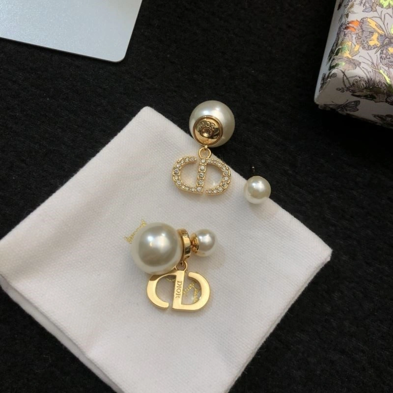 Christian Dior Earrings Resilient 233239