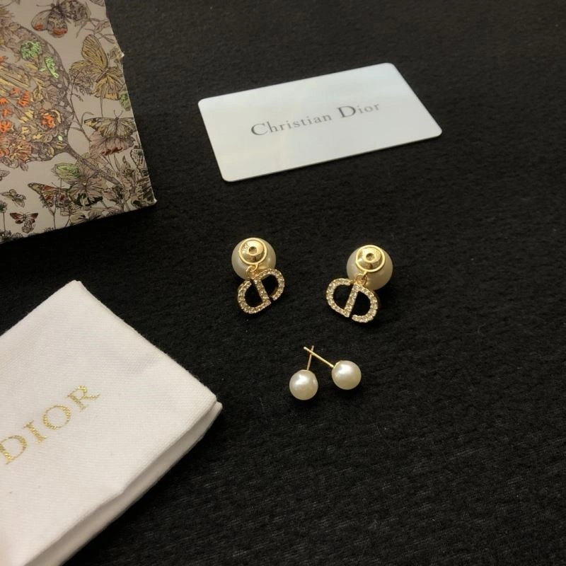 Christian Dior Earrings Resilient 233239