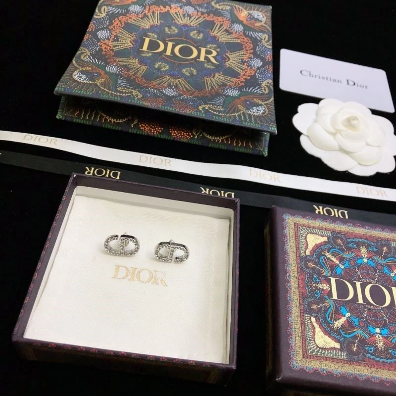 Effortless Christian Dior Earrings 233207