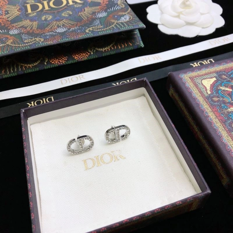Effortless Christian Dior Earrings 233207