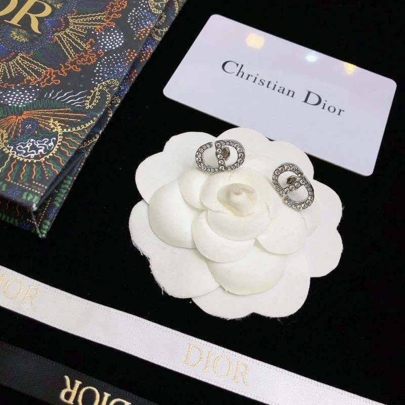 Effortless Christian Dior Earrings 233207