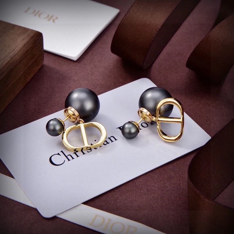 WrinkleFree Christian Dior Earrings 233190