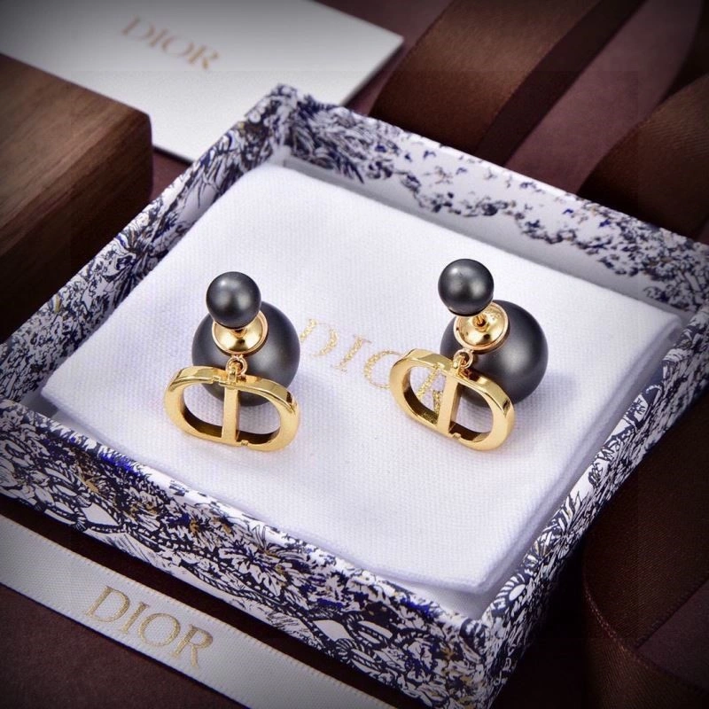 WrinkleFree Christian Dior Earrings 233190