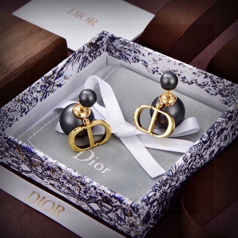 WrinkleFree Christian Dior Earrings 233190