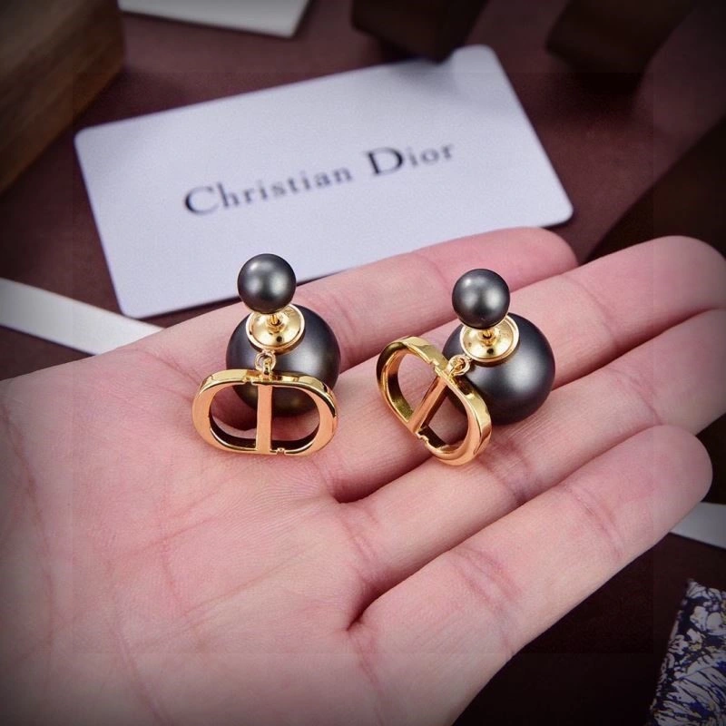 WrinkleFree Christian Dior Earrings 233190