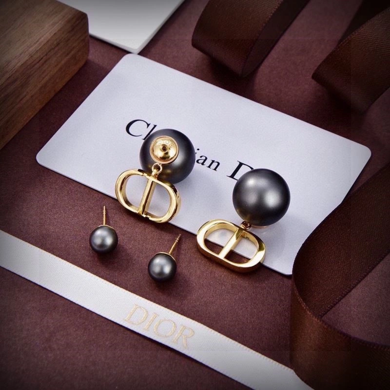 WrinkleFree Christian Dior Earrings 233190