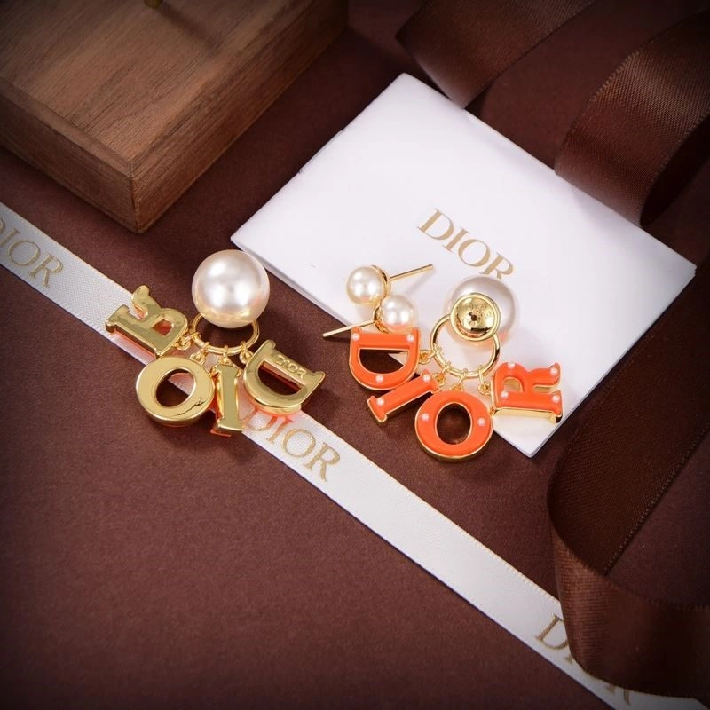 Lightweight Christian Dior Earrings 233150