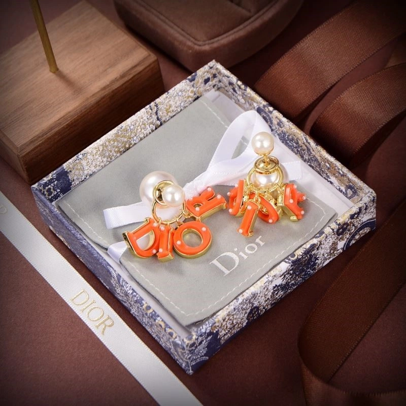Lightweight Christian Dior Earrings 233150