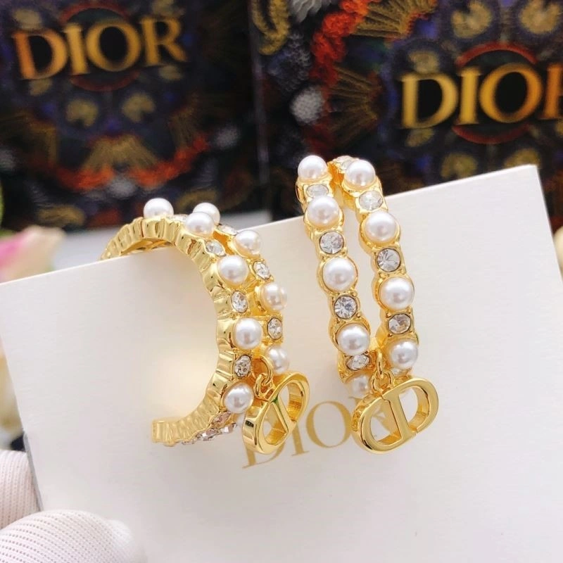 Minimalist Christian Dior Earrings 233179