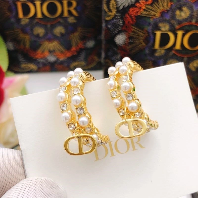 Minimalist Christian Dior Earrings 233179