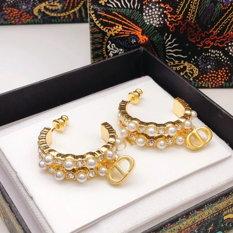 Minimalist Christian Dior Earrings 233179