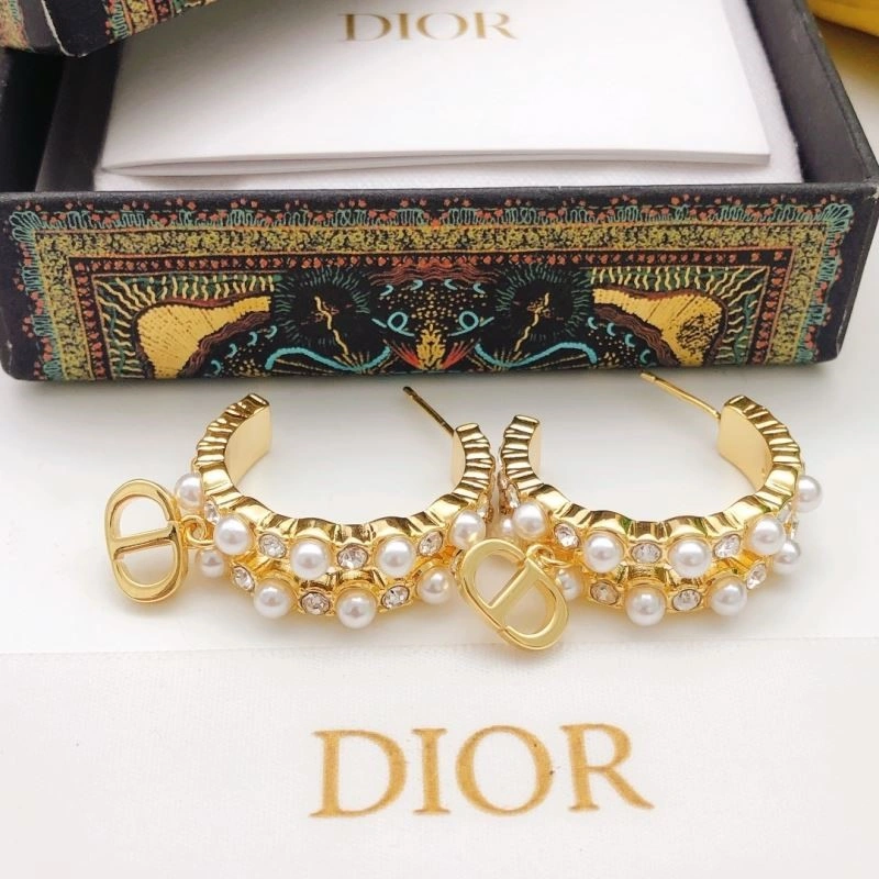 Minimalist Christian Dior Earrings 233179
