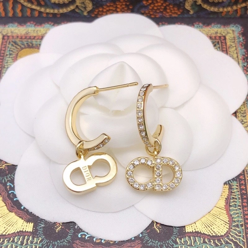 UrbanChic Christian Dior Earrings 233124