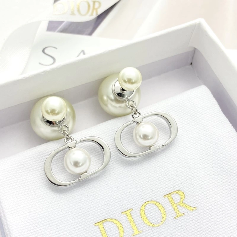 Christian Dior Earrings Trendy 233114