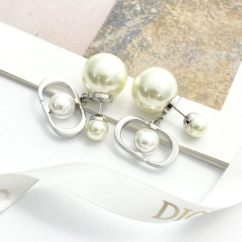 Christian Dior Earrings Trendy 233114