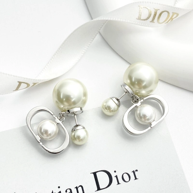 Christian Dior Earrings Trendy 233114