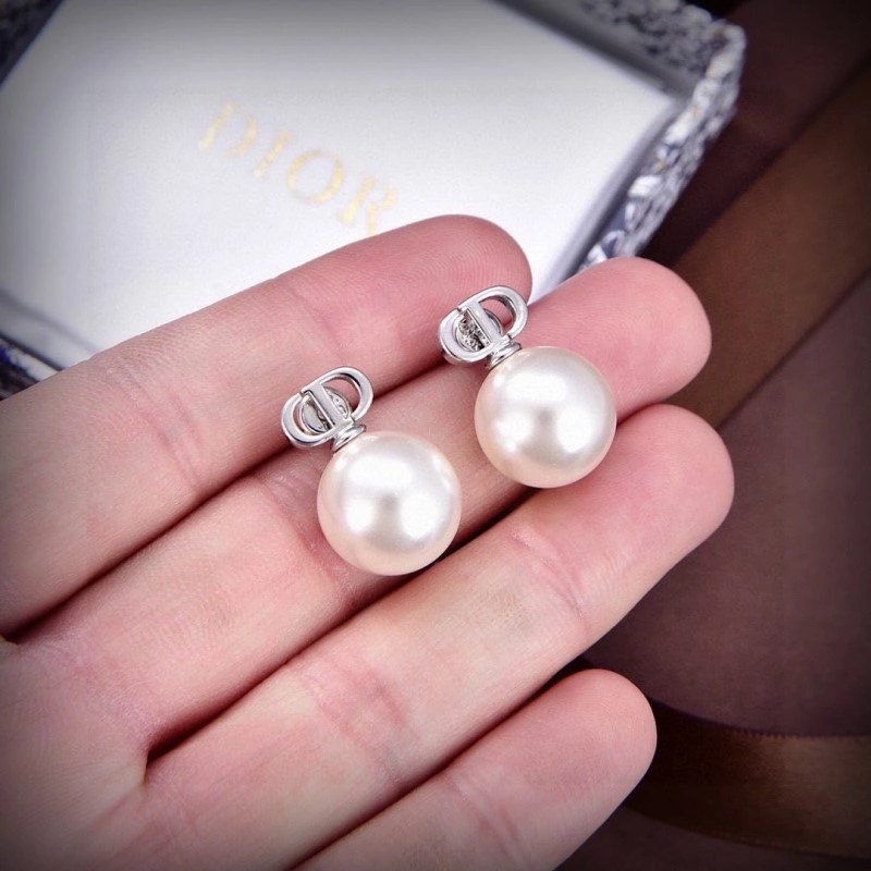 Christian Dior Earrings Sophisticated 233096