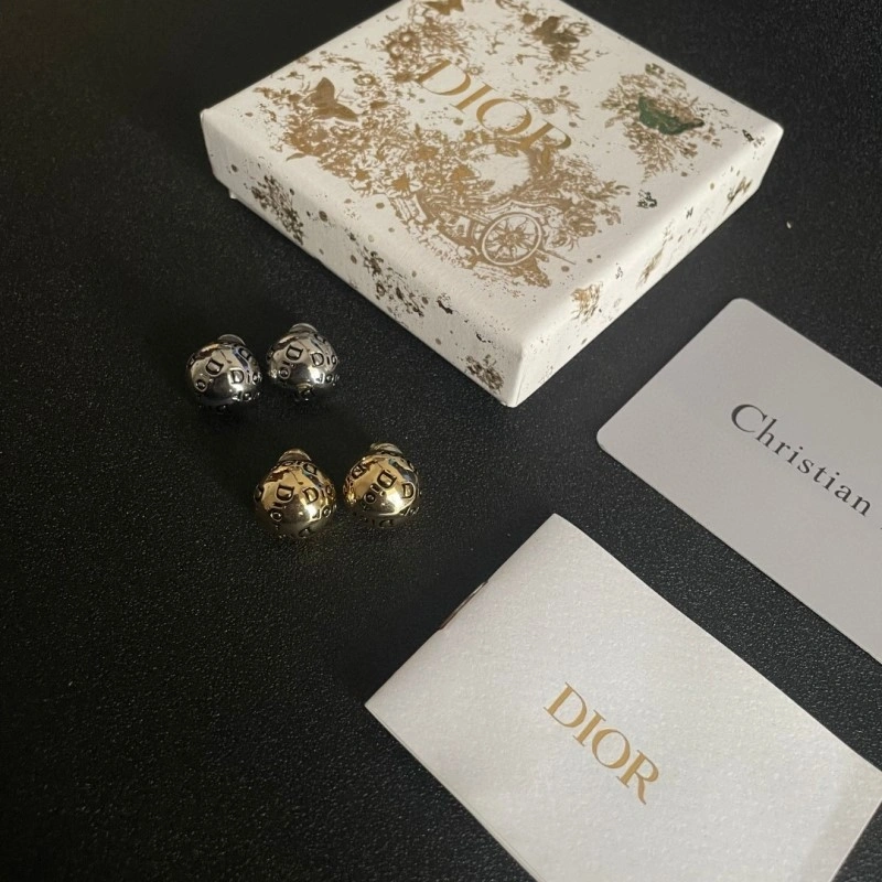 Supportive Christian Dior Earrings 233086