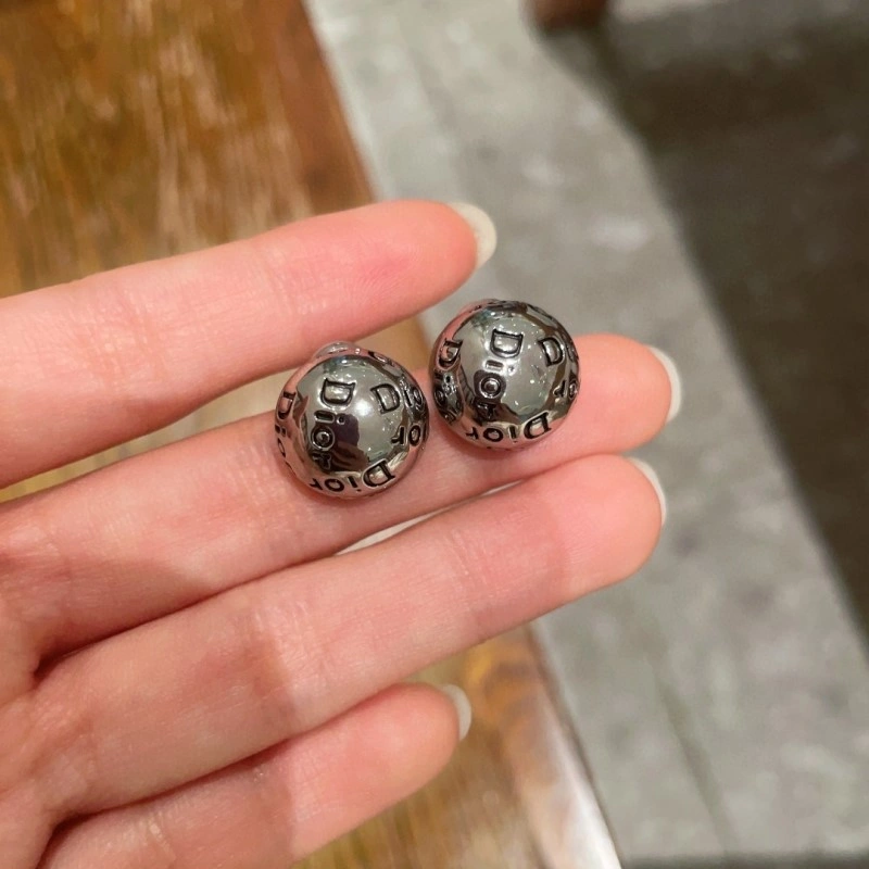 Supportive Christian Dior Earrings 233086