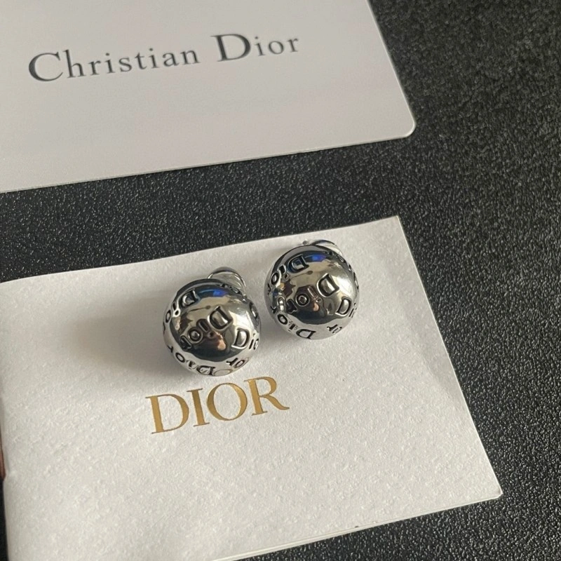 Supportive Christian Dior Earrings 233086