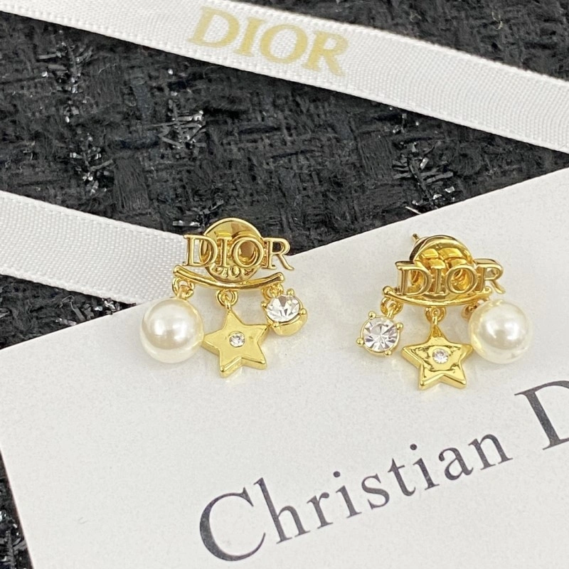Versatile Christian Dior Earrings 233081