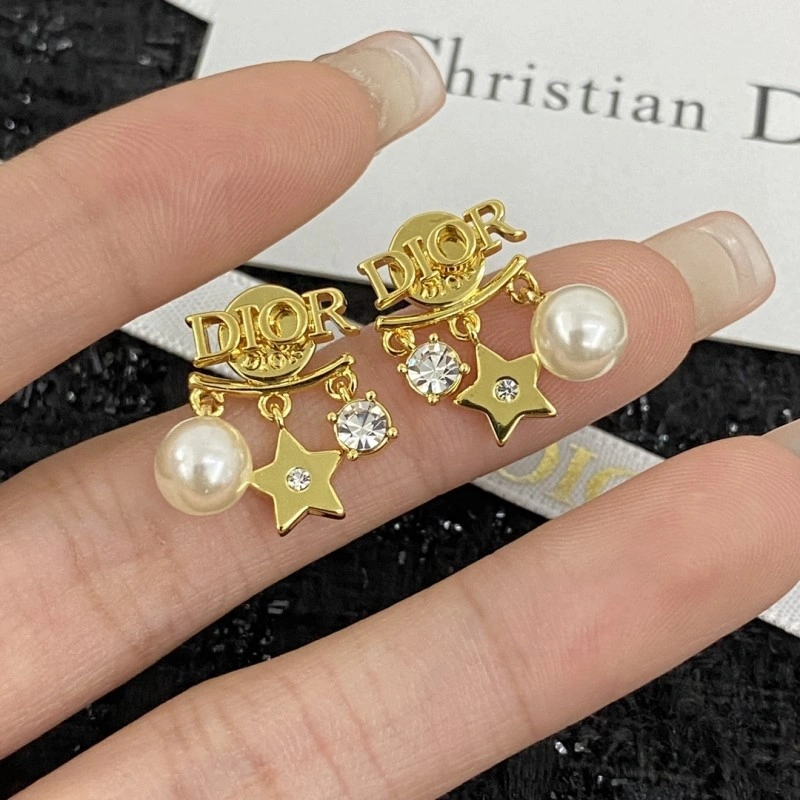 Versatile Christian Dior Earrings 233081