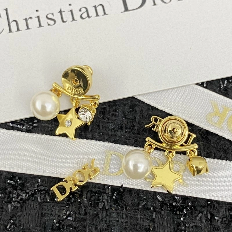 Versatile Christian Dior Earrings 233081