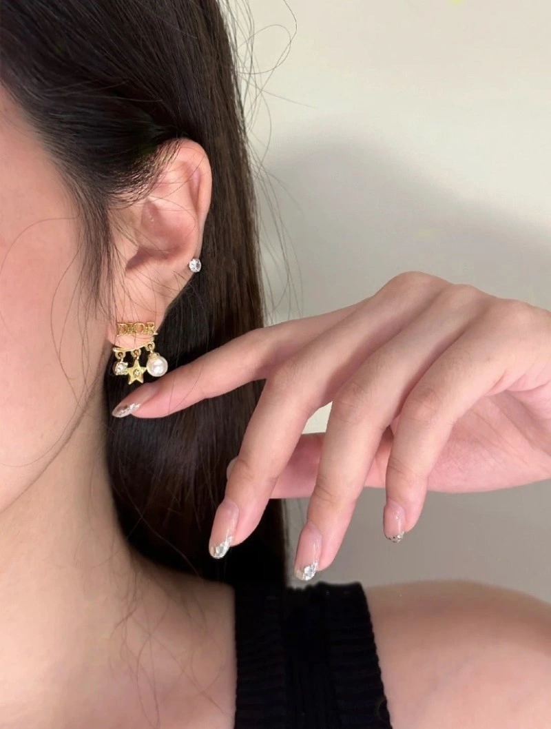 Versatile Christian Dior Earrings 233081