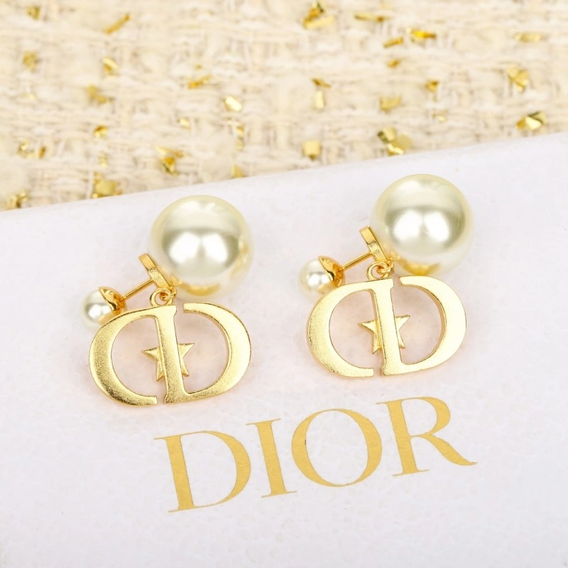 Minimalist Christian Dior Earrings 232882