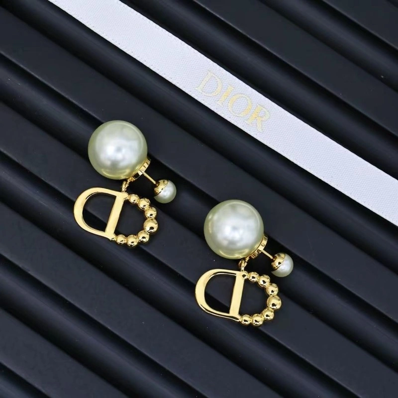 Classic Christian Dior Earrings 232806