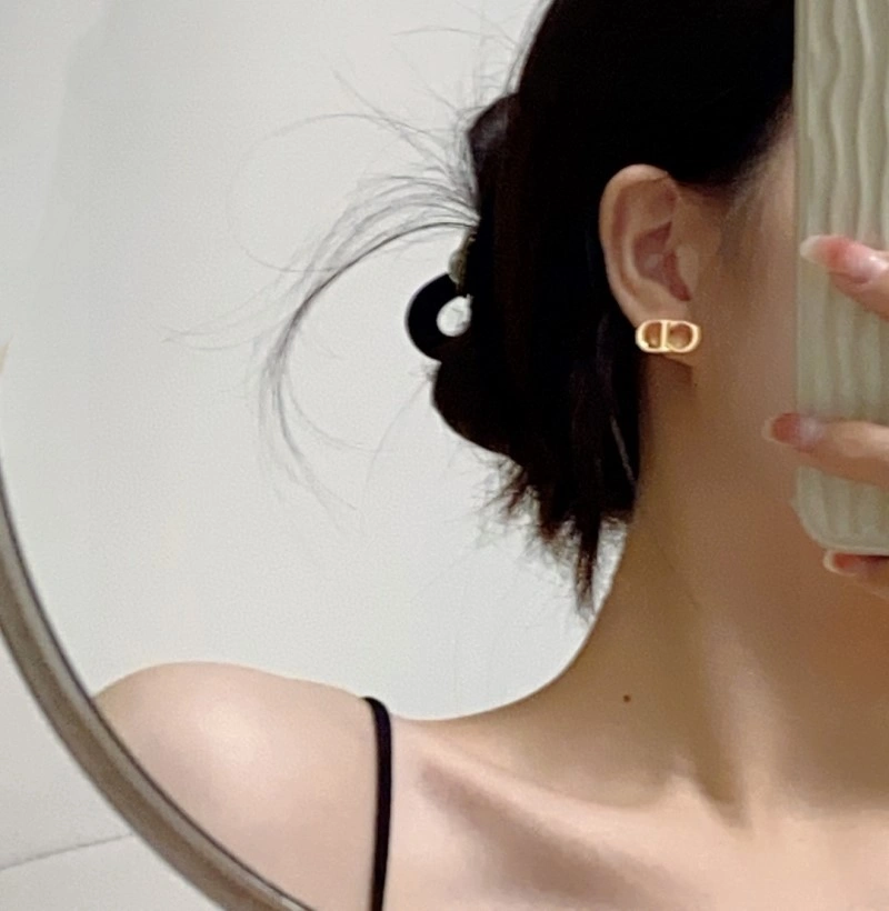 Practical Christian Dior Earrings 232790