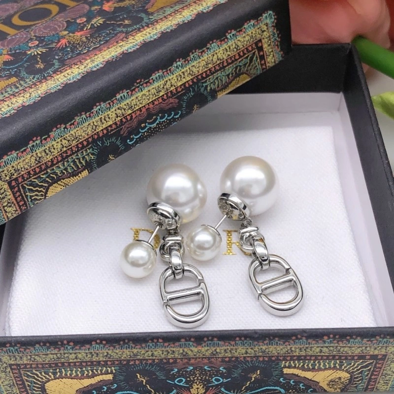 Christian Dior Earrings Fashionable 232832