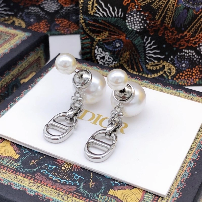 Christian Dior Earrings Fashionable 232832