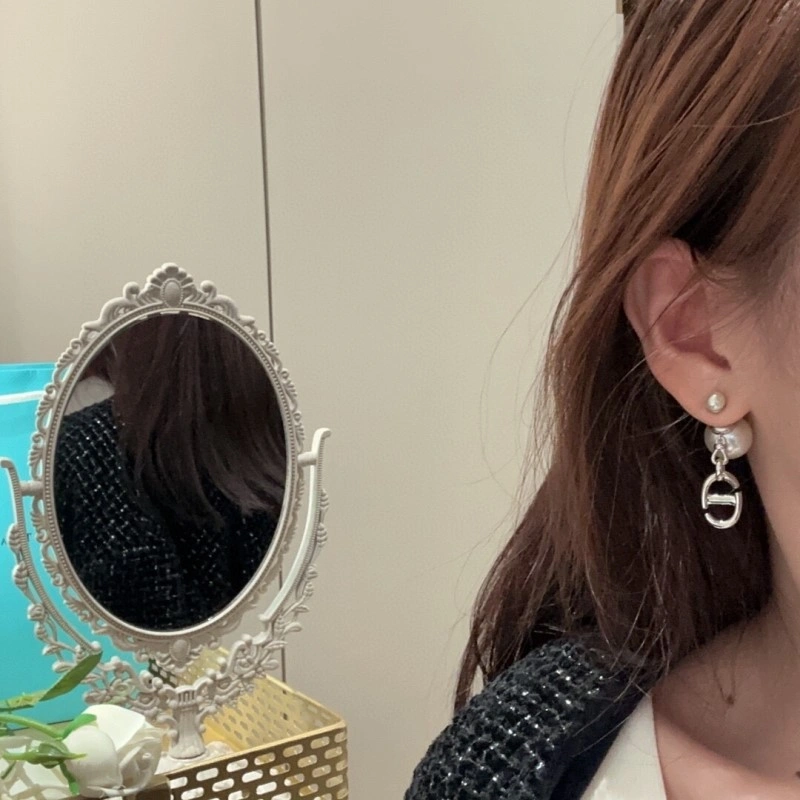 Christian Dior Earrings Fashionable 232832