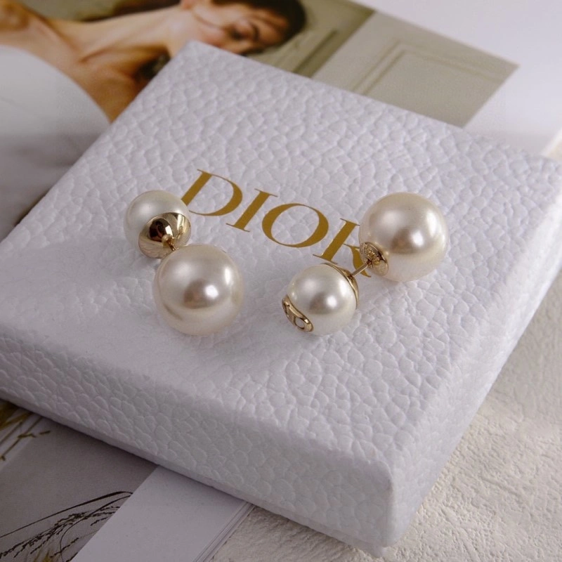 Minimalist Christian Dior Earrings 232787