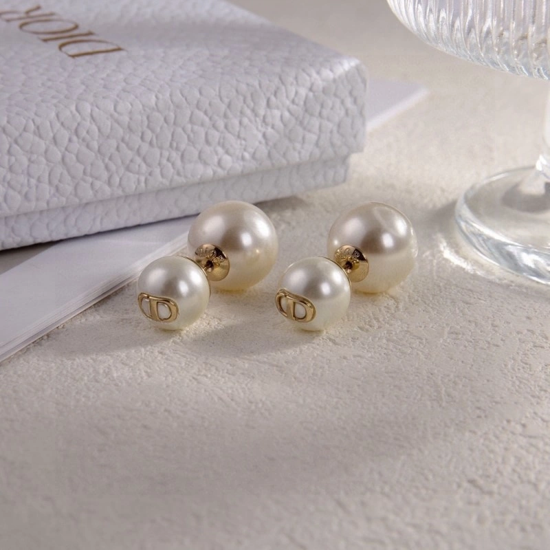 Minimalist Christian Dior Earrings 232787