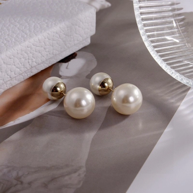 Minimalist Christian Dior Earrings 232787