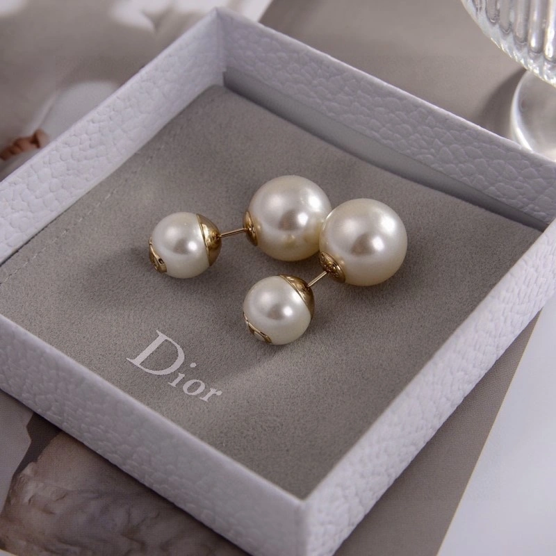 Minimalist Christian Dior Earrings 232787