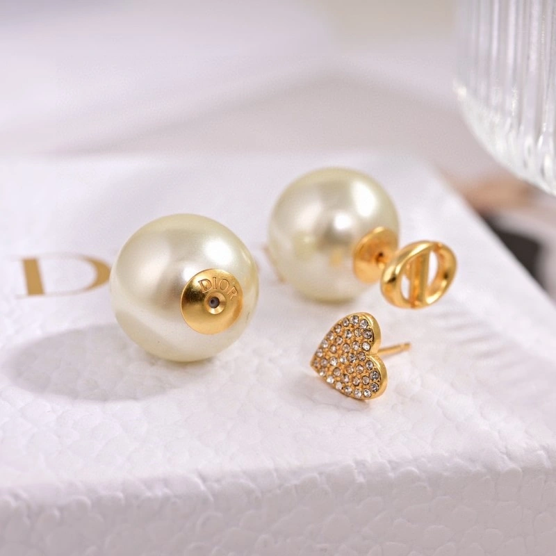 Minimalist Christian Dior Earrings 232813