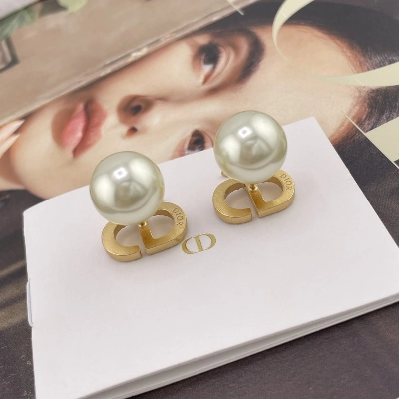 Compact Christian Dior Earrings 232759