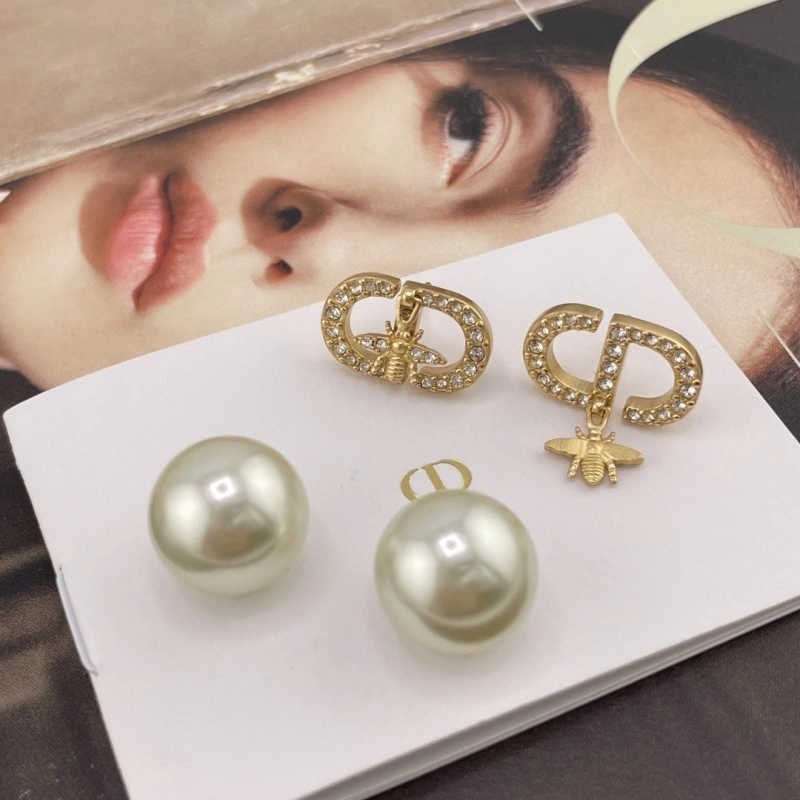 Compact Christian Dior Earrings 232759
