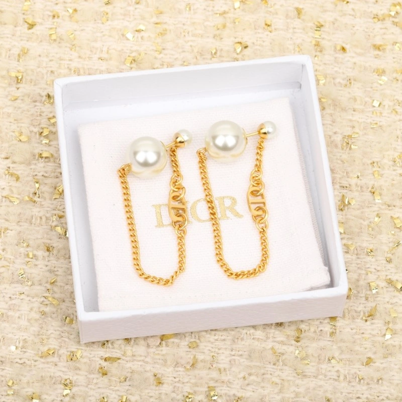 UrbanChic Christian Dior Earrings 232708